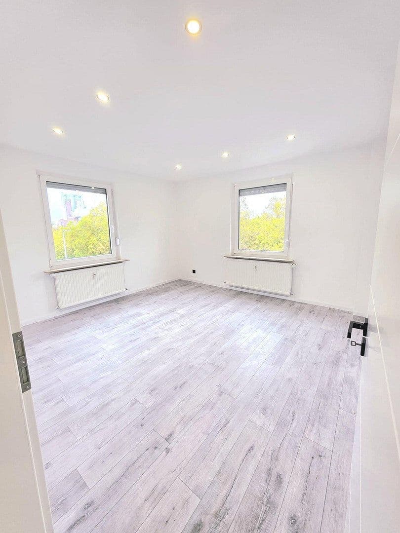 Prenájom bytu 4-izbový 100 m², Obereisesheimer Straße 21, Heilbronn, Bádensko-Wurttembersko Prenájom bytu 4-izbový 100 m², Obereisesheimer Straße 21, Heilbronn, Bádensko-Wurttembersko