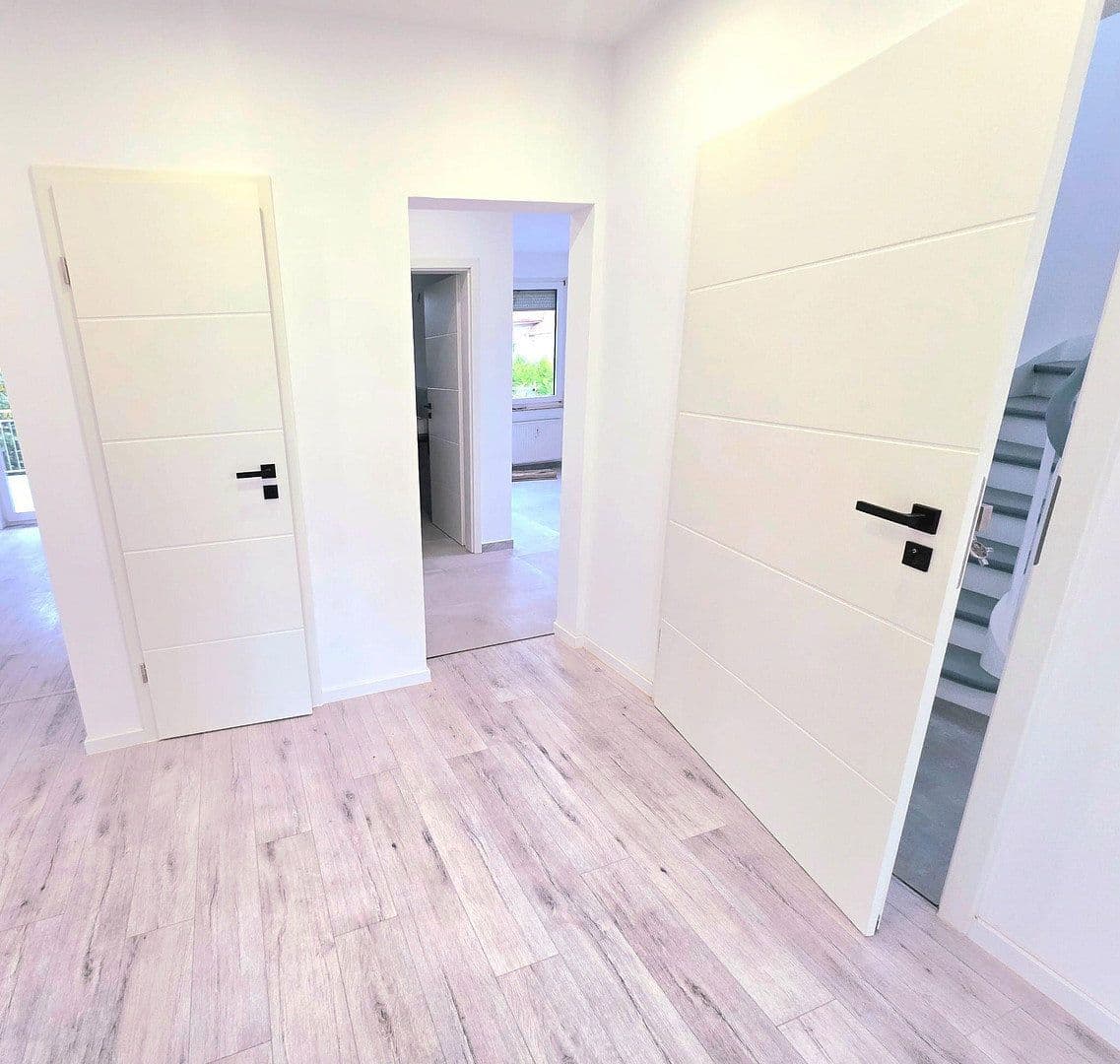 Prenájom bytu 4-izbový 100 m², Obereisesheimer Straße 21, Heilbronn, Bádensko-Wurttembersko Prenájom bytu 4-izbový 100 m², Obereisesheimer Straße 21, Heilbronn, Bádensko-Wurttembersko