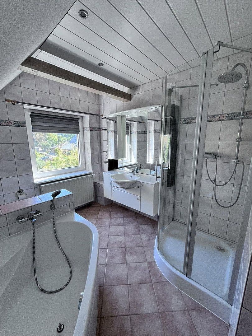 Predaj bytu 3-izbový 72 m², August-Bebel-Straße 182 A, Grünhain-Beierfeld, Sasko Predaj bytu 3-izbový 72 m², August-Bebel-Straße 182 A, Grünhain-Beierfeld, Sasko