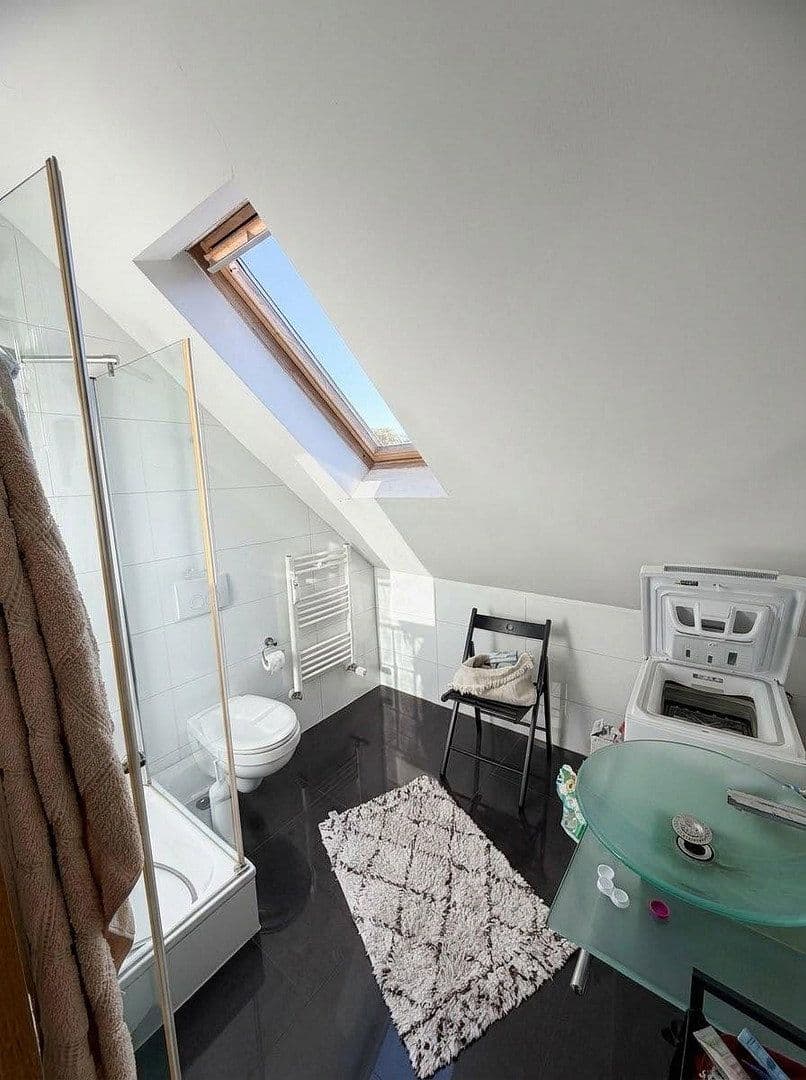 Prenájom bytu 2-izbový 55 m², Bataverstr. 28, Köln, Severné Porýnie - Westfálsko Prenájom bytu 2-izbový 55 m², Bataverstr. 28, Köln, Severné Porýnie - Westfálsko