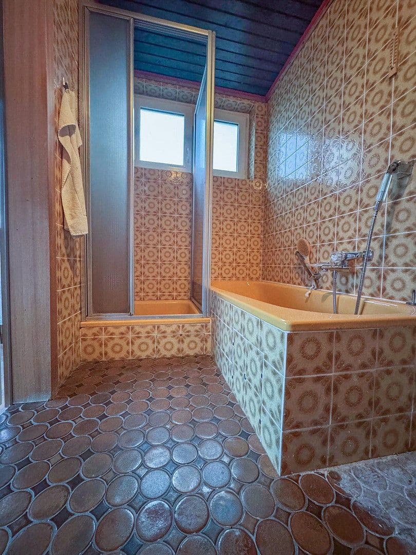 Predaj nebytového priestoru 3.902 m², Großkarlbach, Porýnie-Falcko Predaj nebytového priestoru 3.902 m², Großkarlbach, Porýnie-Falcko