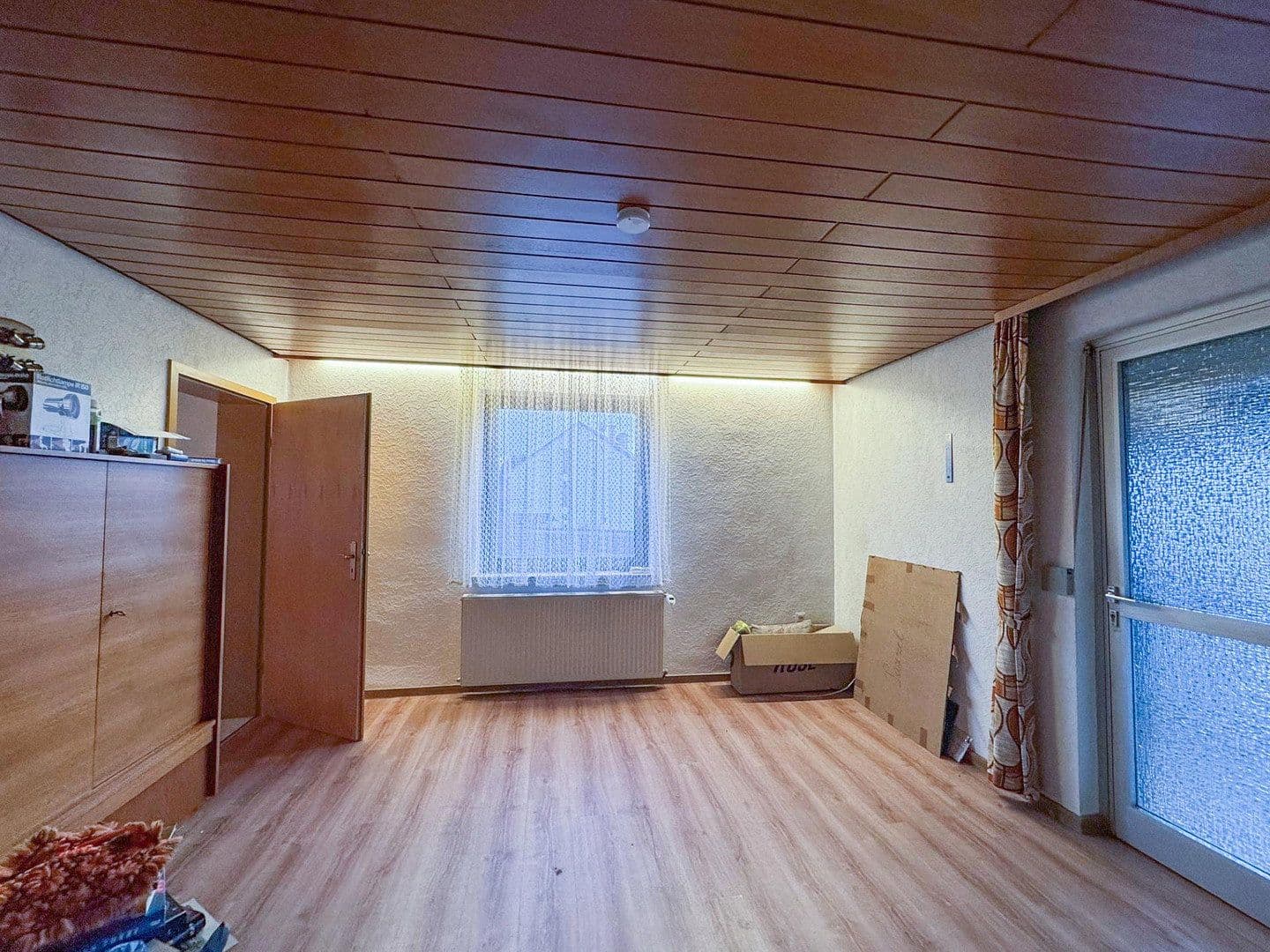 Predaj nebytového priestoru 3.902 m², Großkarlbach, Porýnie-Falcko Predaj nebytového priestoru 3.902 m², Großkarlbach, Porýnie-Falcko