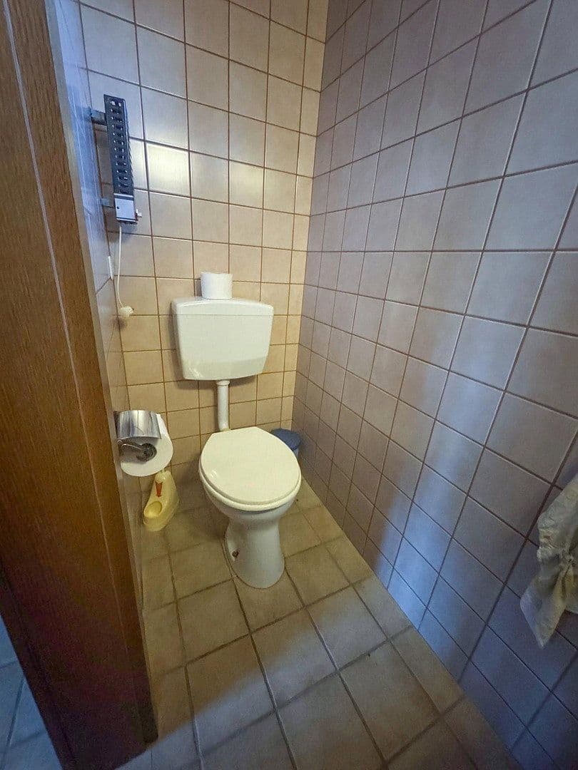 Predaj nebytového priestoru 3.902 m², Großkarlbach, Porýnie-Falcko Predaj nebytového priestoru 3.902 m², Großkarlbach, Porýnie-Falcko