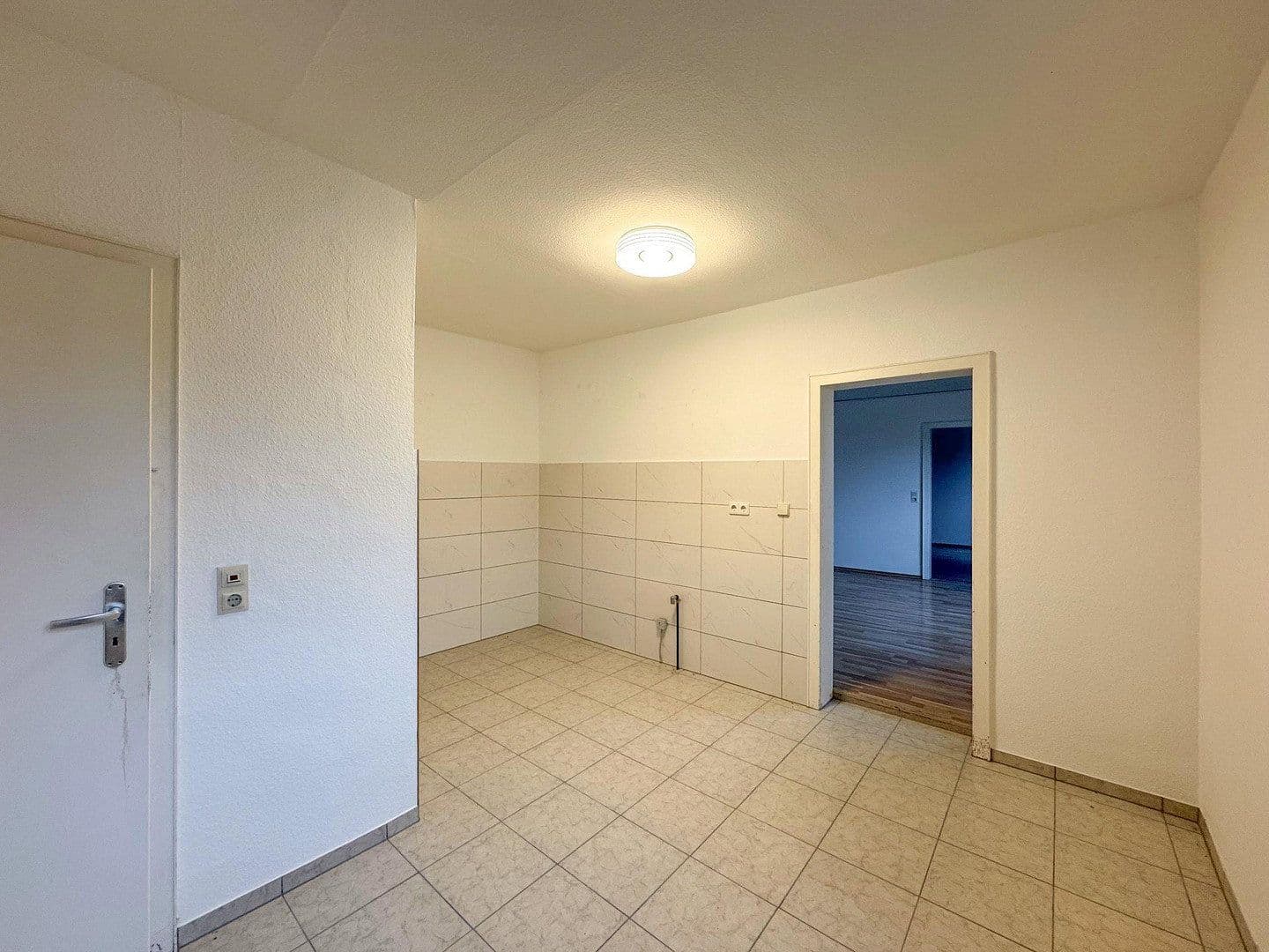 Predaj nebytového priestoru 3.902 m², Großkarlbach, Porýnie-Falcko Predaj nebytového priestoru 3.902 m², Großkarlbach, Porýnie-Falcko