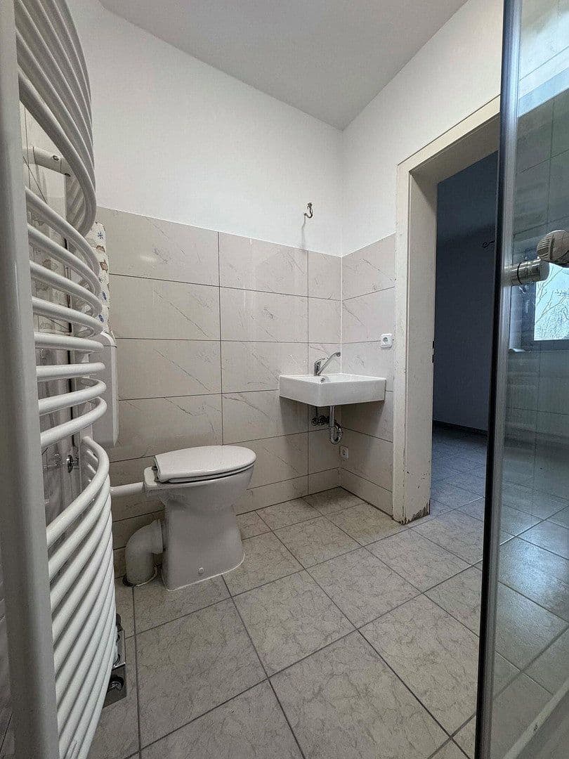 Predaj nebytového priestoru 3.902 m², Großkarlbach, Porýnie-Falcko Predaj nebytového priestoru 3.902 m², Großkarlbach, Porýnie-Falcko