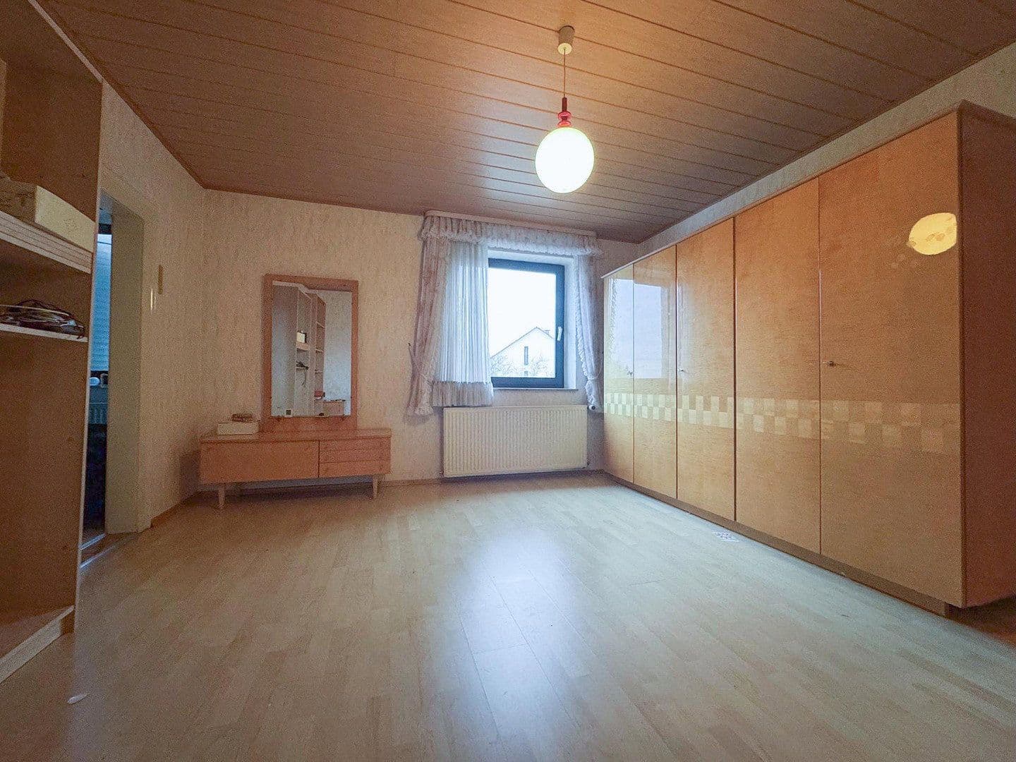 Predaj nebytového priestoru 3.902 m², Großkarlbach, Porýnie-Falcko Predaj nebytového priestoru 3.902 m², Großkarlbach, Porýnie-Falcko