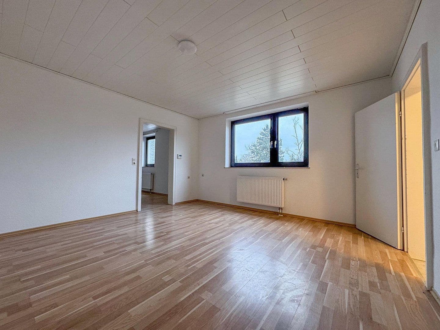 Predaj nebytového priestoru 3.902 m², Großkarlbach, Porýnie-Falcko Predaj nebytového priestoru 3.902 m², Großkarlbach, Porýnie-Falcko