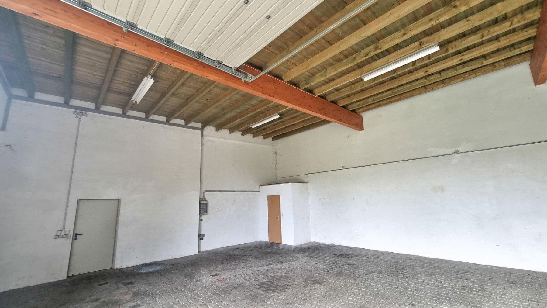 Predaj nebytového priestoru 3.902 m², Großkarlbach, Porýnie-Falcko Predaj nebytového priestoru 3.902 m², Großkarlbach, Porýnie-Falcko
