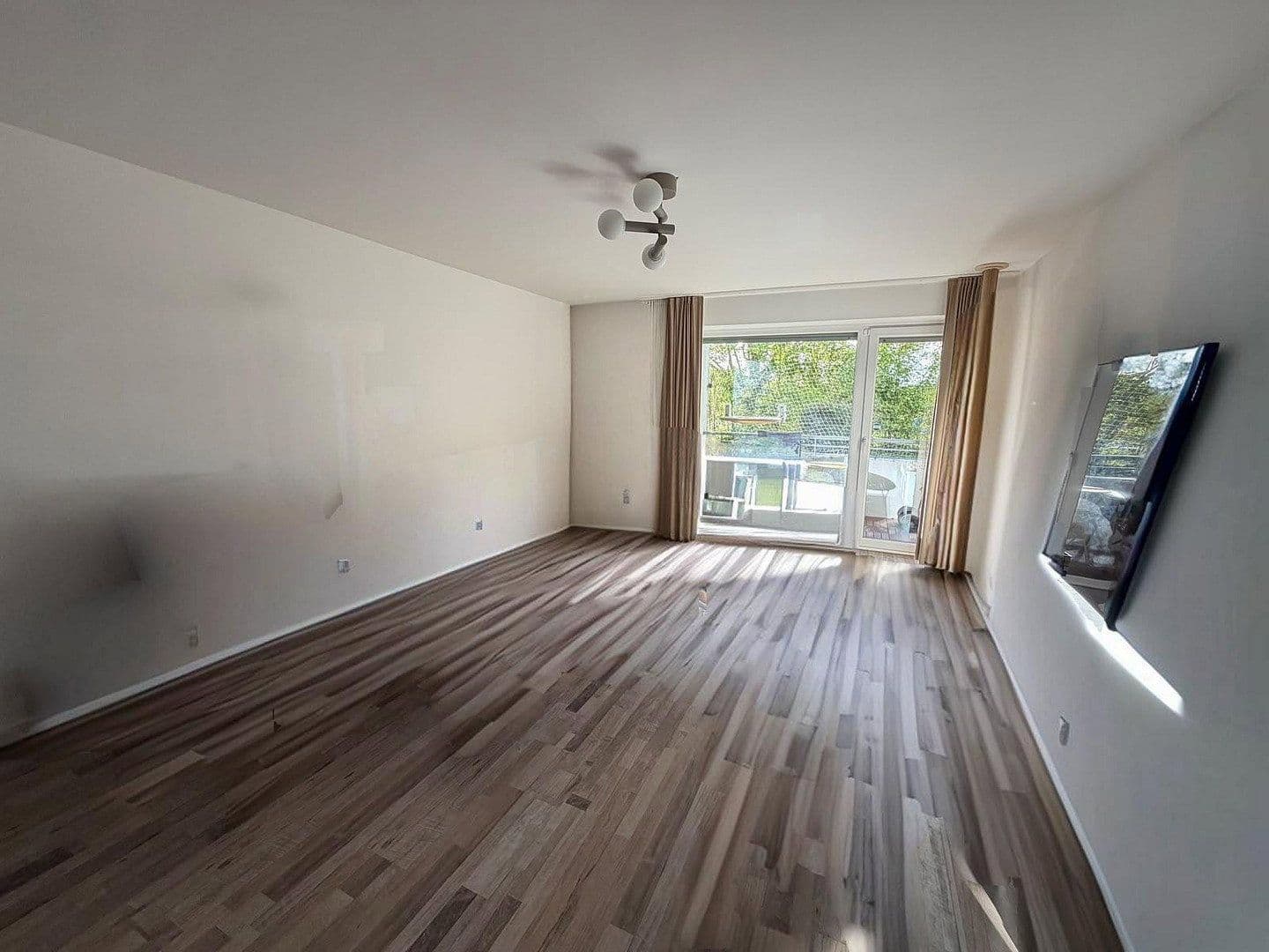 Prenájom bytu 3-izbový 92 m², Frankfurt am Main, Hesensko Prenájom bytu 3-izbový 92 m², Frankfurt am Main, Hesensko