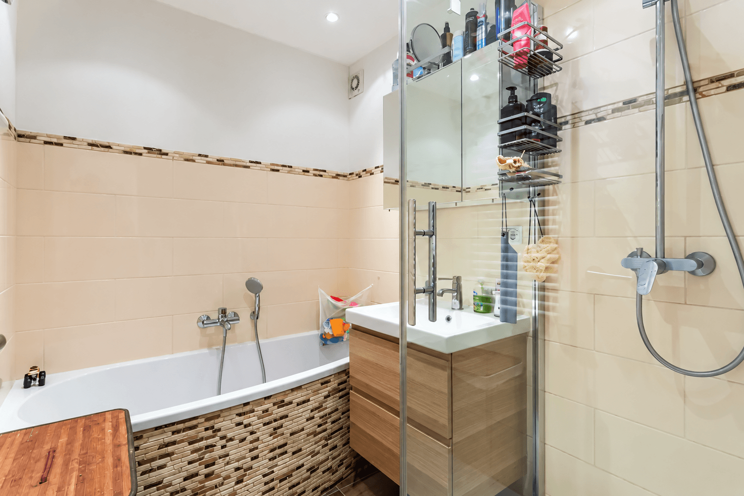 Prenájom bytu 3-izbový 92 m², Frankfurt am Main, Hesensko Prenájom bytu 3-izbový 92 m², Frankfurt am Main, Hesensko