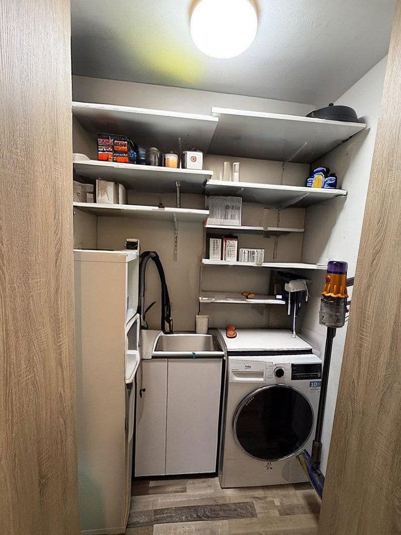 Prenájom bytu 3-izbový 92 m², Frankfurt am Main, Hesensko Prenájom bytu 3-izbový 92 m², Frankfurt am Main, Hesensko