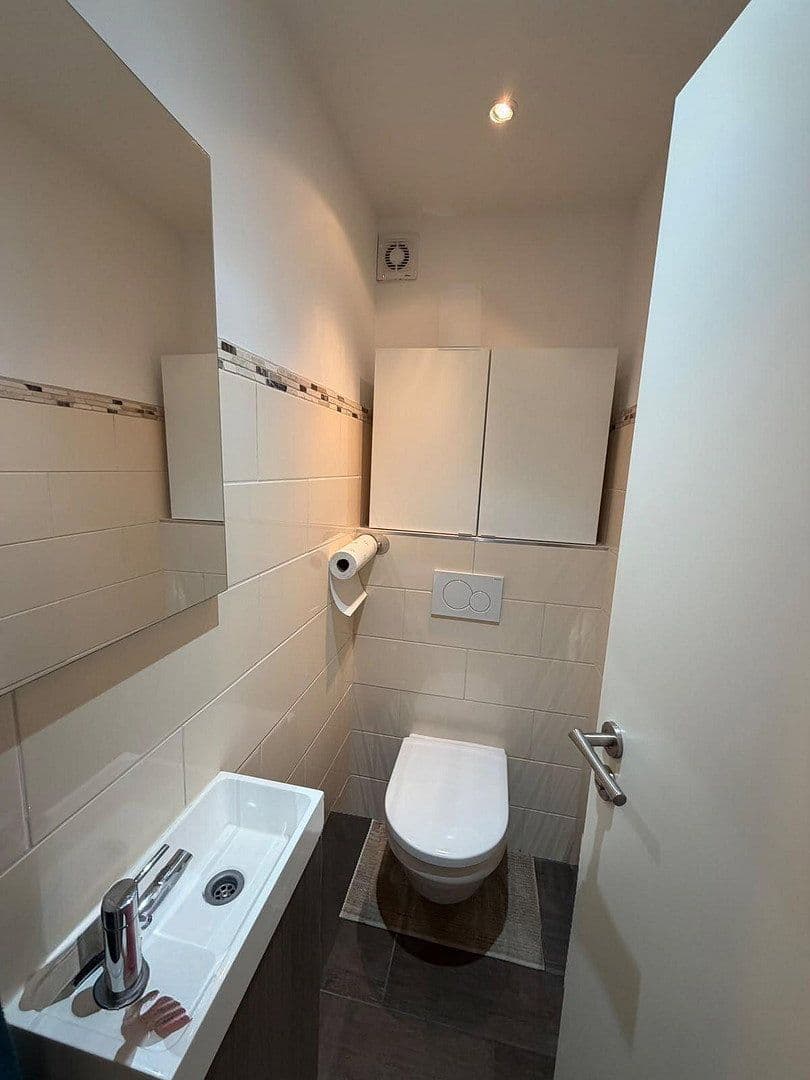 Prenájom bytu 3-izbový 92 m², Frankfurt am Main, Hesensko Prenájom bytu 3-izbový 92 m², Frankfurt am Main, Hesensko