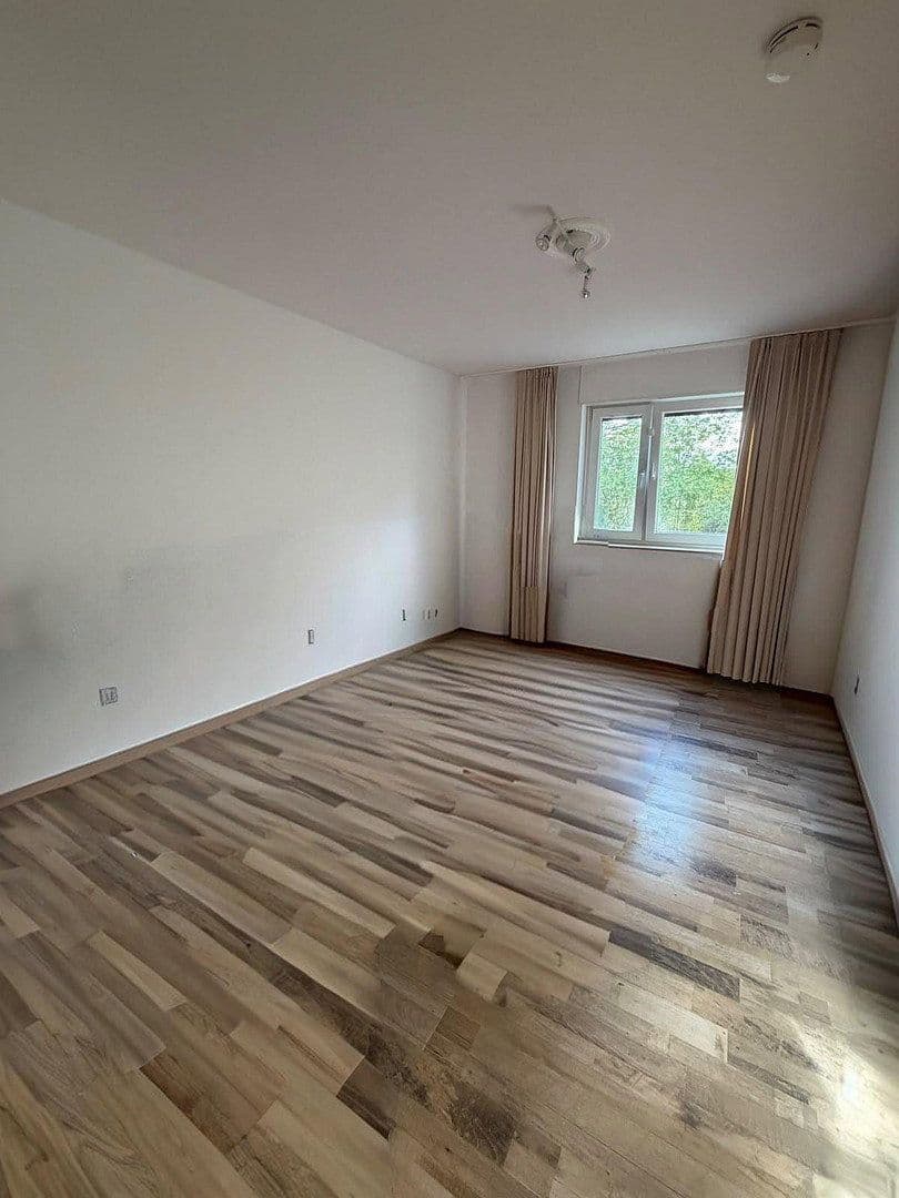 Prenájom bytu 3-izbový 92 m², Frankfurt am Main, Hesensko Prenájom bytu 3-izbový 92 m², Frankfurt am Main, Hesensko
