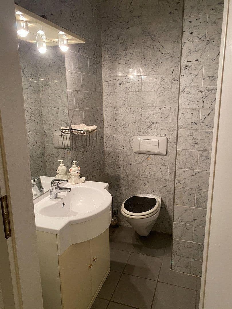 Prenájom bytu 6-izbový 246 m², Velbert, Severné Porýnie - Westfálsko Prenájom bytu 6-izbový 246 m², Velbert, Severné Porýnie - Westfálsko