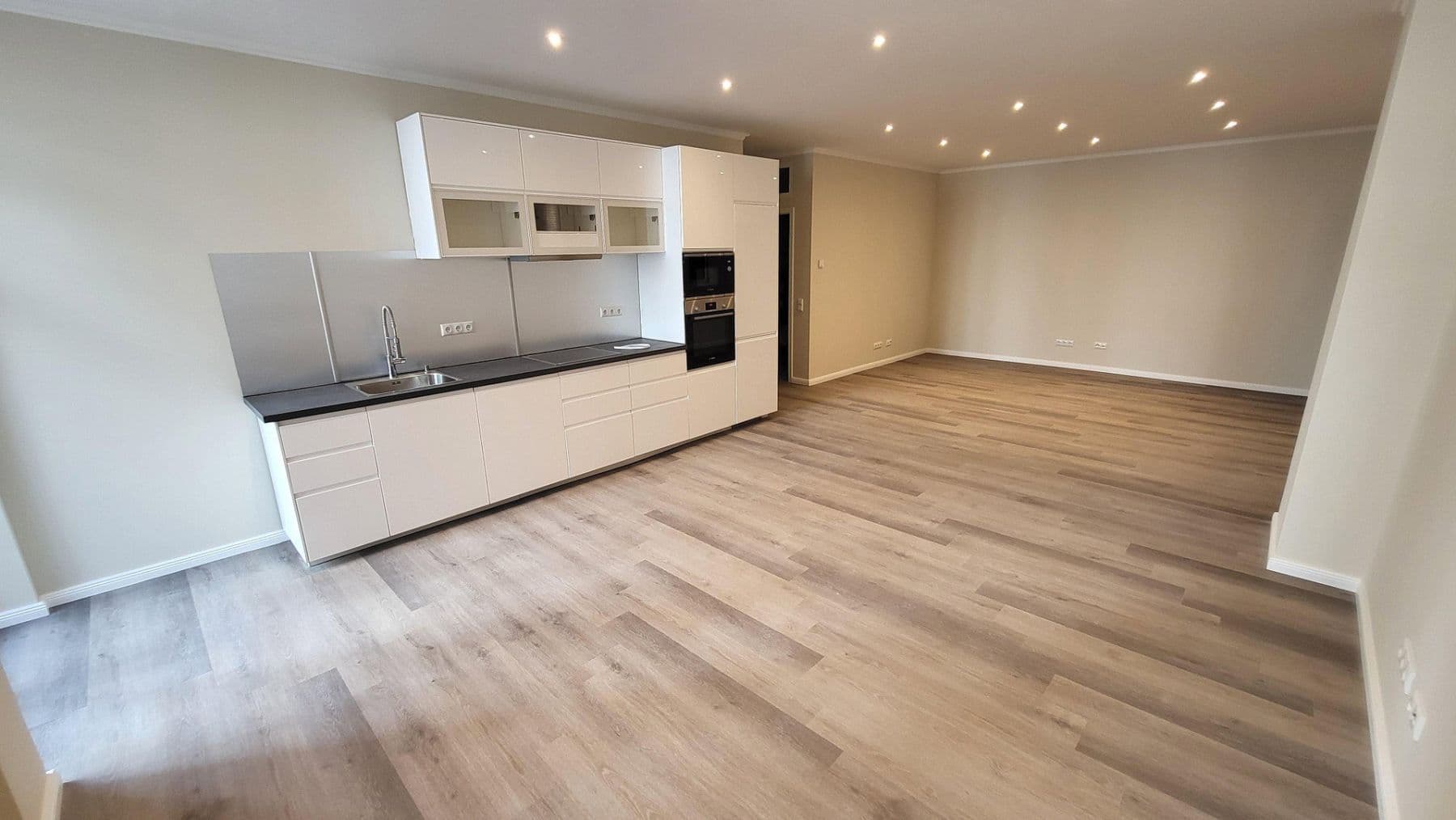Prenájom bytu 5-izbový 128 m², Moritzstraße 68, Wiesbaden, Hesensko Prenájom bytu 5-izbový 128 m², Moritzstraße 68, Wiesbaden, Hesensko