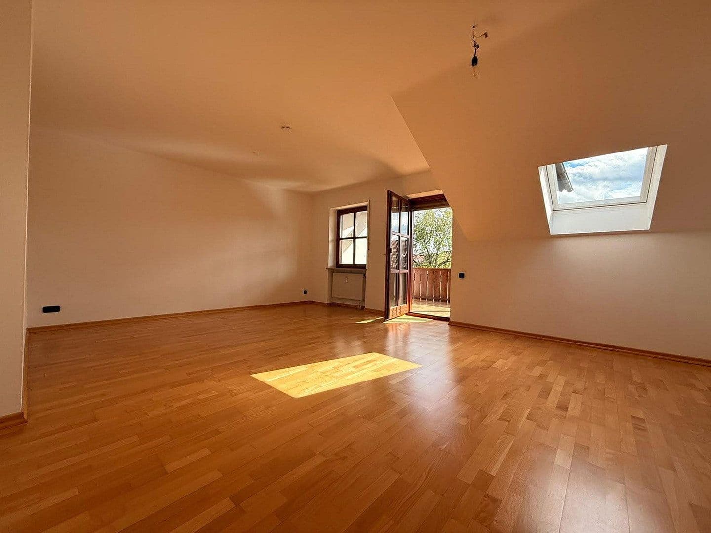 Prenájom bytu 2-izbový 74 m², Sauerlach, Bavorsko Prenájom bytu 2-izbový 74 m², Sauerlach, Bavorsko
