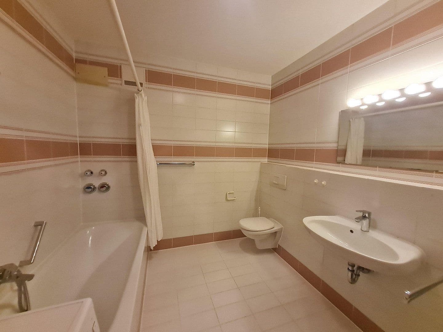 Prenájom bytu 2-izbový 74 m², Sauerlach, Bavorsko Prenájom bytu 2-izbový 74 m², Sauerlach, Bavorsko