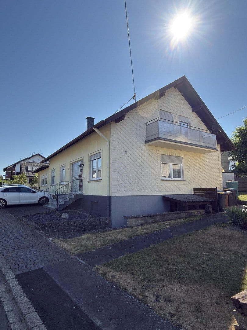 Predaj domu 234 m², pozemok 465 m², Oberstraße 22, Faid, Porýnie-Falcko Predaj domu 234 m², pozemok 465 m², Oberstraße 22, Faid, Porýnie-Falcko