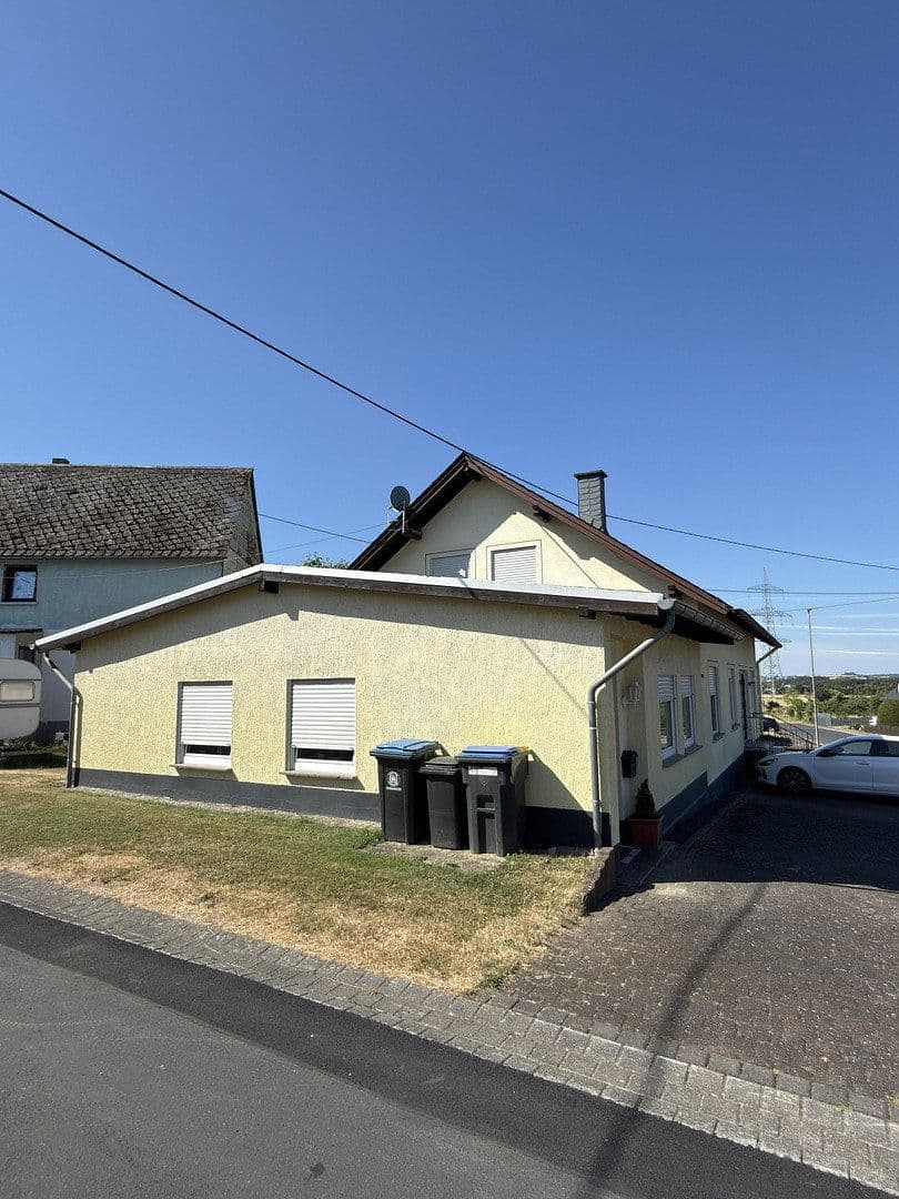Predaj domu 234 m², pozemok 465 m², Oberstraße 22, Faid, Porýnie-Falcko Predaj domu 234 m², pozemok 465 m², Oberstraße 22, Faid, Porýnie-Falcko