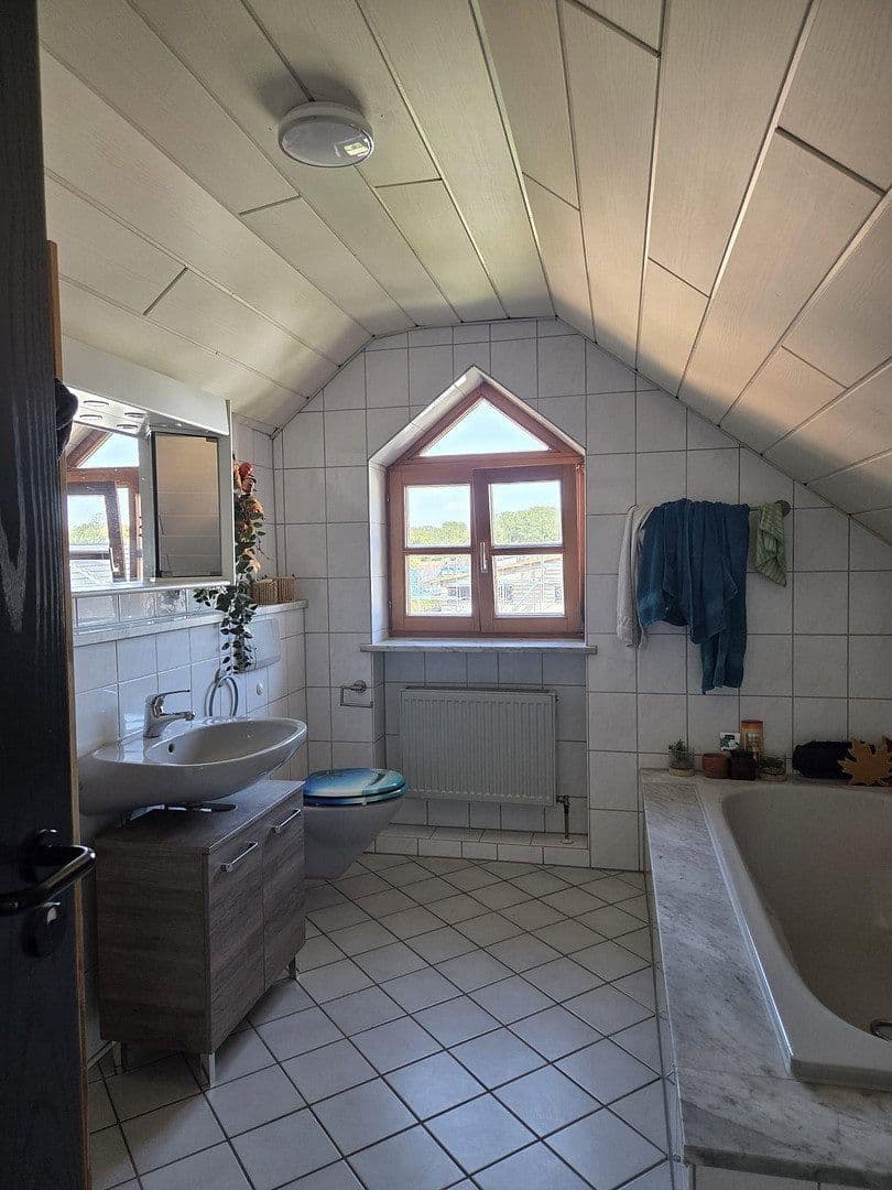 Prenájom bytu 3-izbový 90 m², Aufkirchener Weg 12, Erding, Bavorsko Prenájom bytu 3-izbový 90 m², Aufkirchener Weg 12, Erding, Bavorsko