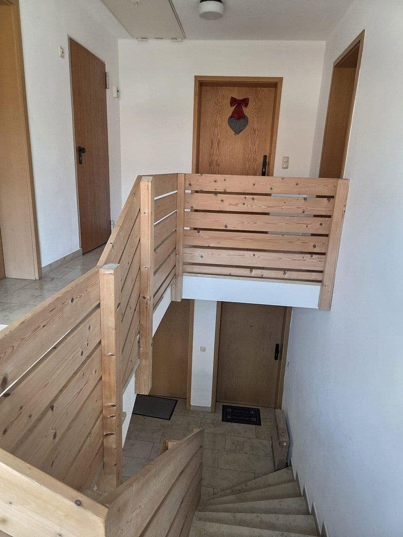 Prenájom bytu 3-izbový 90 m², Aufkirchener Weg 12, Erding, Bavorsko Prenájom bytu 3-izbový 90 m², Aufkirchener Weg 12, Erding, Bavorsko