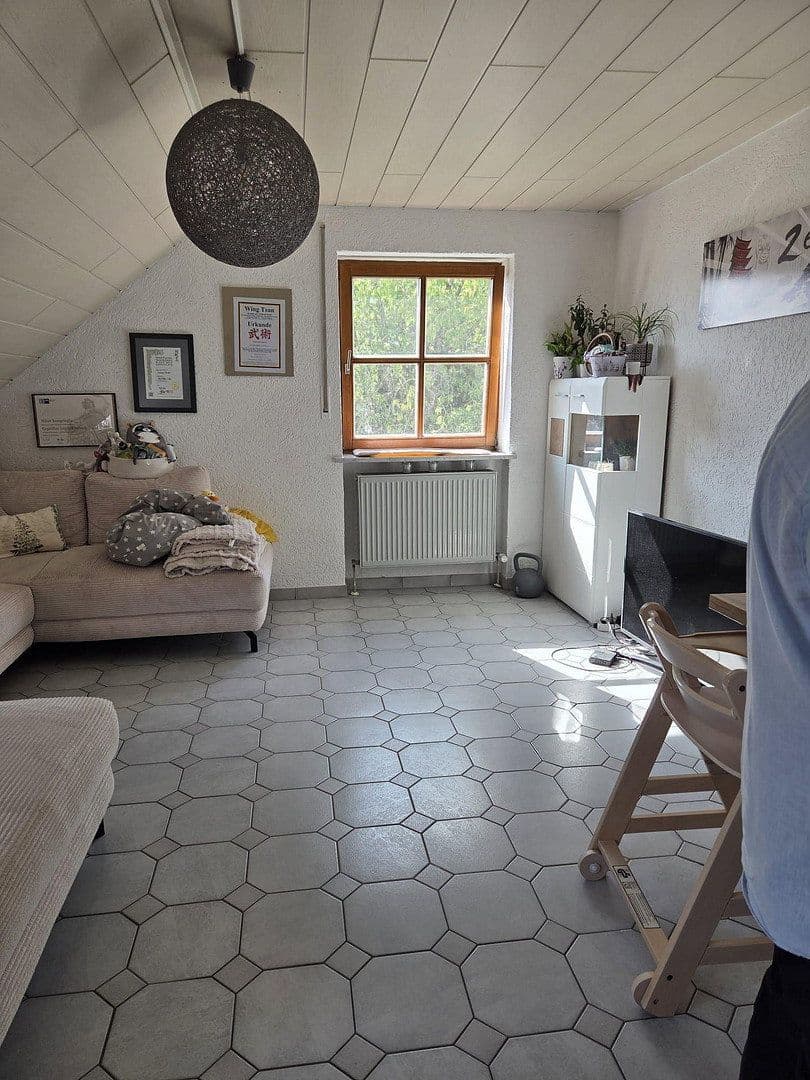 Prenájom bytu 3-izbový 90 m², Aufkirchener Weg 12, Erding, Bavorsko Prenájom bytu 3-izbový 90 m², Aufkirchener Weg 12, Erding, Bavorsko