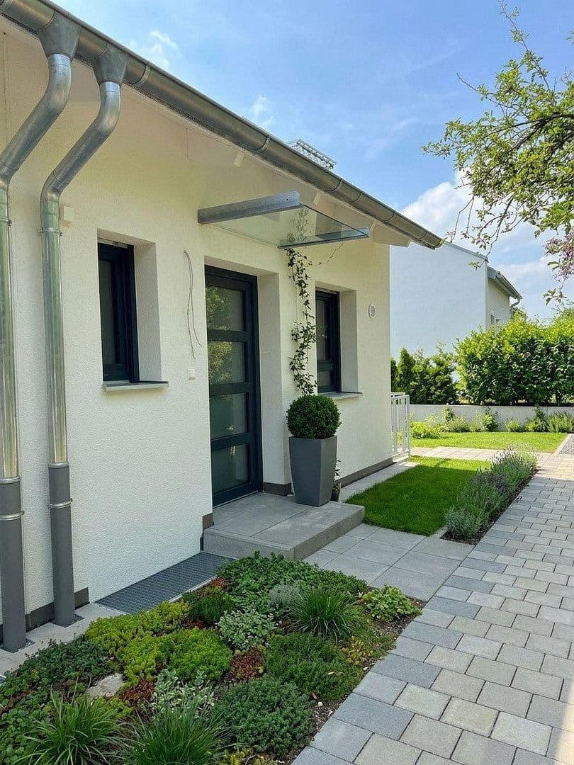 Prenájom domu 136 m², pozemok 350 m², Steinenbronner Straße 31, Sindelfingen, Bádensko-Wurttembersko Prenájom domu 136 m², pozemok 350 m², Steinenbronner Straße 31, Sindelfingen, Bádensko-Wurttembersko
