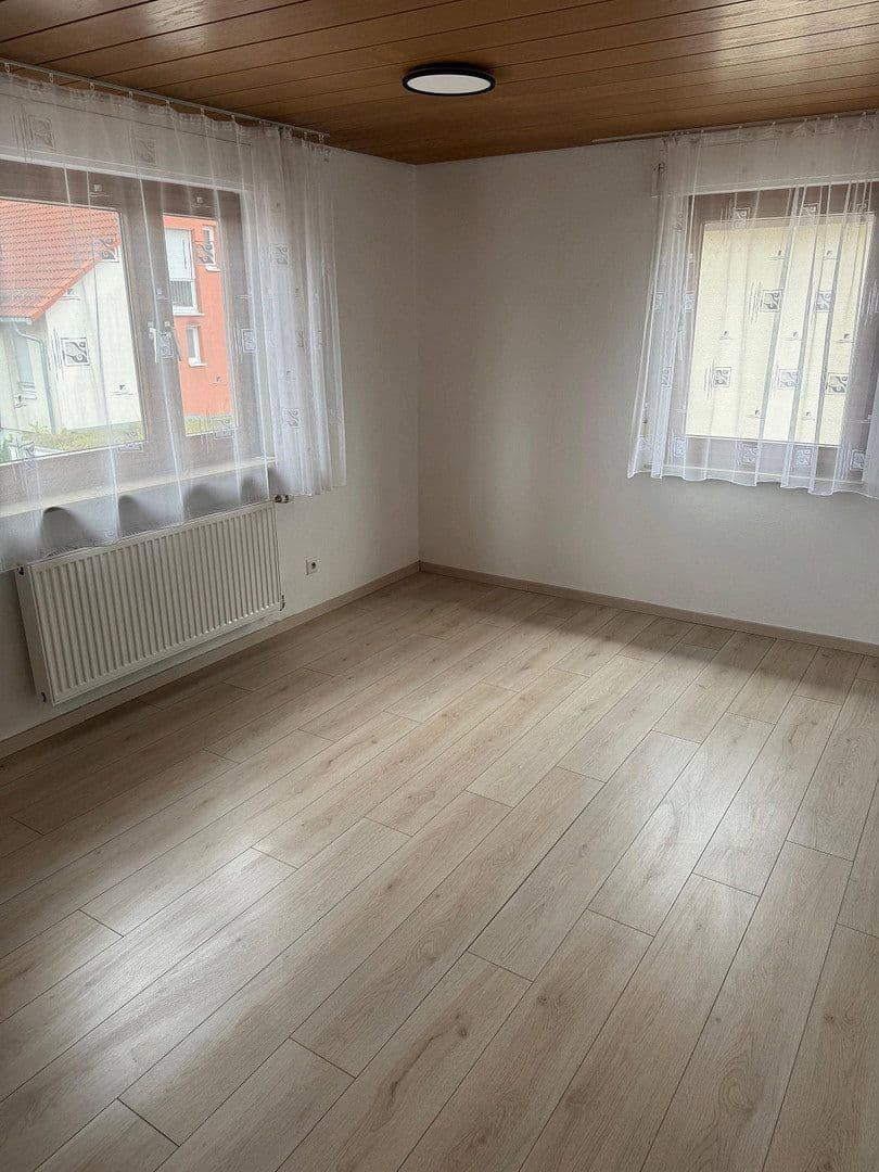 Prenájom bytu 5-izbový 110 m², Reichenbach an der Fils, Bádensko-Wurttembersko Prenájom bytu 5-izbový 110 m², Reichenbach an der Fils, Bádensko-Wurttembersko