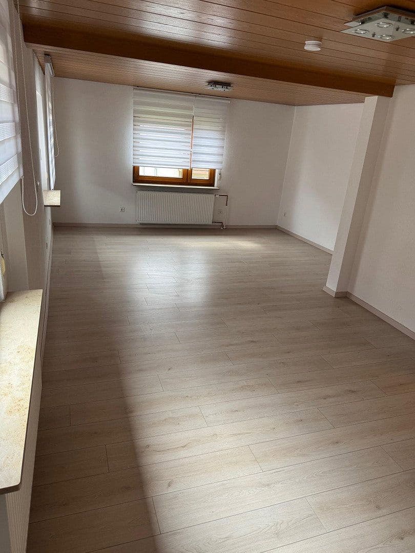 Prenájom bytu 5-izbový 110 m², Reichenbach an der Fils, Bádensko-Wurttembersko Prenájom bytu 5-izbový 110 m², Reichenbach an der Fils, Bádensko-Wurttembersko