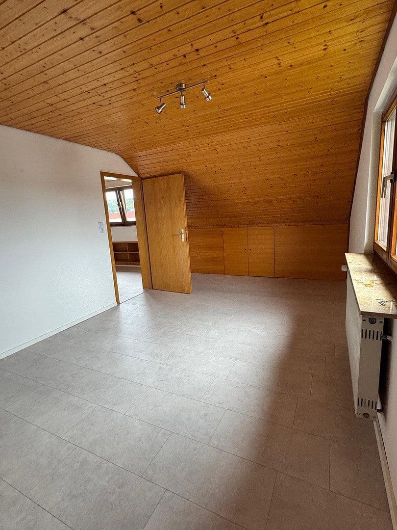 Prenájom bytu 5-izbový 110 m², Reichenbach an der Fils, Bádensko-Wurttembersko Prenájom bytu 5-izbový 110 m², Reichenbach an der Fils, Bádensko-Wurttembersko