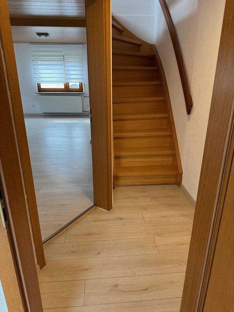 Prenájom bytu 5-izbový 110 m², Reichenbach an der Fils, Bádensko-Wurttembersko Prenájom bytu 5-izbový 110 m², Reichenbach an der Fils, Bádensko-Wurttembersko