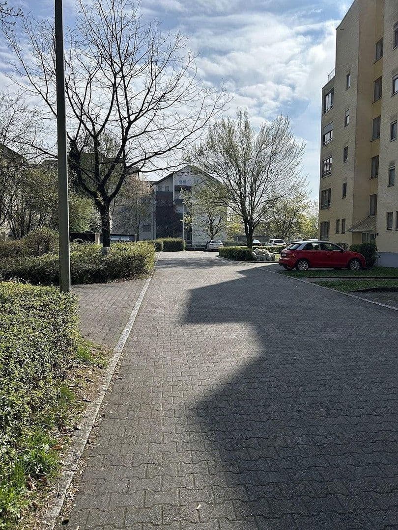 Prenájom bytu 3-izbový 71 m², St.-Gallener-Straße 42, Ulm, Bádensko-Wurttembersko Prenájom bytu 3-izbový 71 m², St.-Gallener-Straße 42, Ulm, Bádensko-Wurttembersko