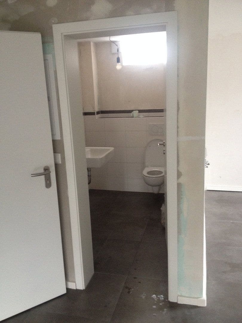 Prenájom kancelárie 43 m², Fichtenstrasse 6, Obertshausen, Hesensko Prenájom kancelárie 43 m², Fichtenstrasse 6, Obertshausen, Hesensko