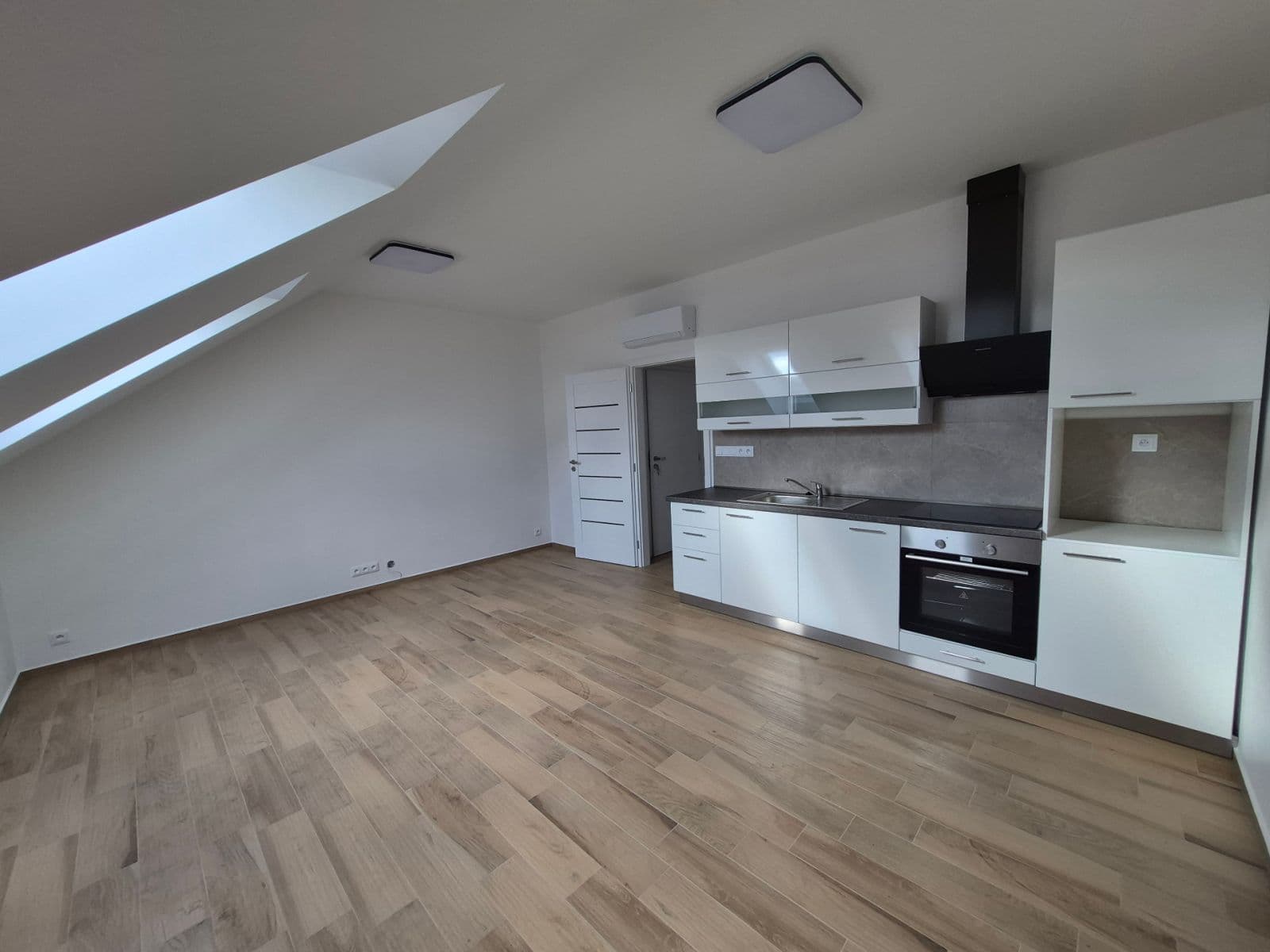 Prenájom bytu 2-izbový 45 m², Revoluční, Přeštice, Plzeňský kraj Prenájom bytu 2-izbový 45 m², Revoluční, Přeštice, Plzeňský kraj