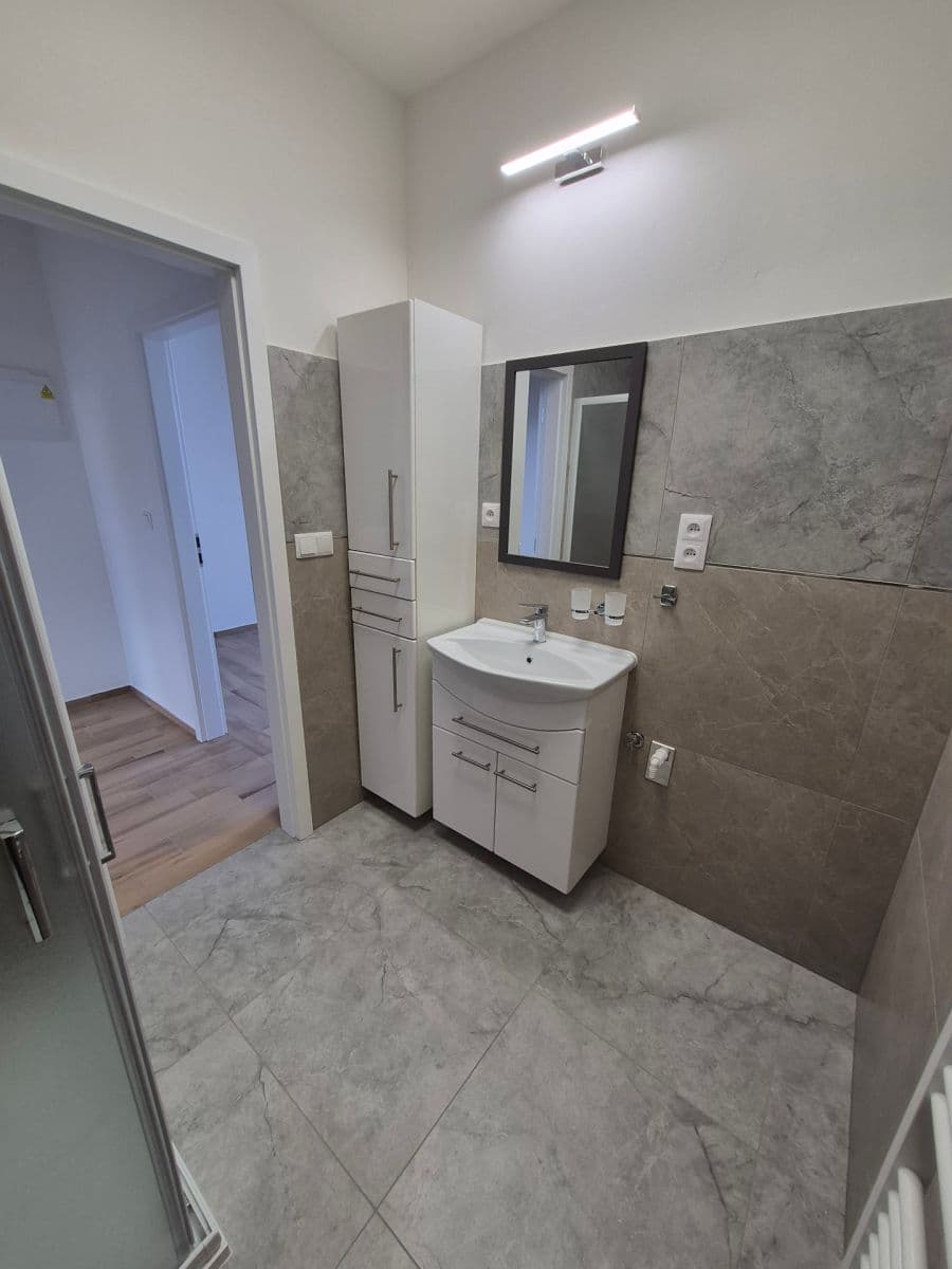 Prenájom bytu 2-izbový 45 m², Revoluční, Přeštice, Plzeňský kraj Prenájom bytu 2-izbový 45 m², Revoluční, Přeštice, Plzeňský kraj