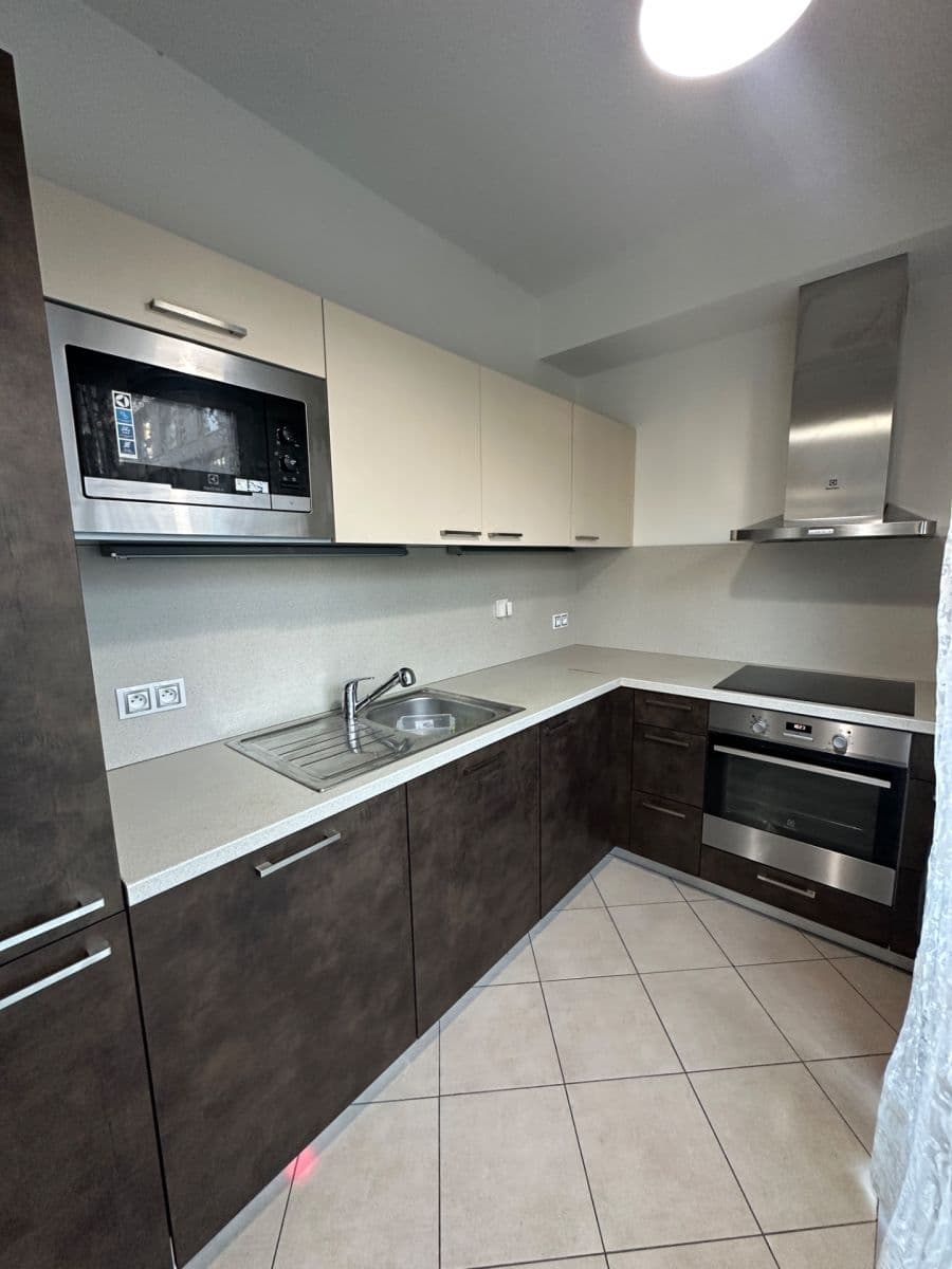 Prenájom bytu 2-izbový 66 m², Olšanská, Praha, Praha Prenájom bytu 2-izbový 66 m², Olšanská, Praha, Praha
