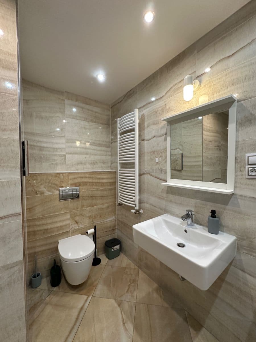 Prenájom bytu 2-izbový 66 m², Olšanská, Praha, Praha Prenájom bytu 2-izbový 66 m², Olšanská, Praha, Praha