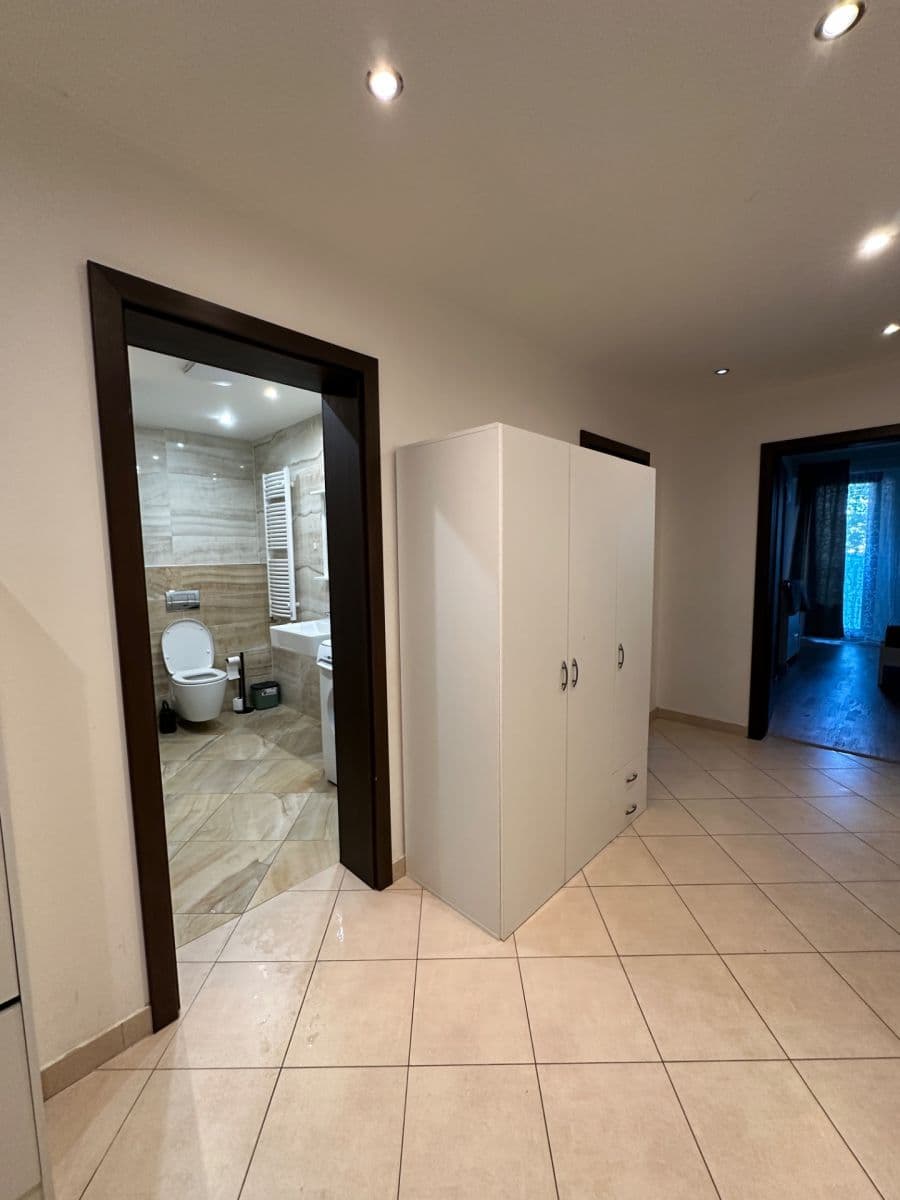 Prenájom bytu 2-izbový 66 m², Olšanská, Praha, Praha Prenájom bytu 2-izbový 66 m², Olšanská, Praha, Praha