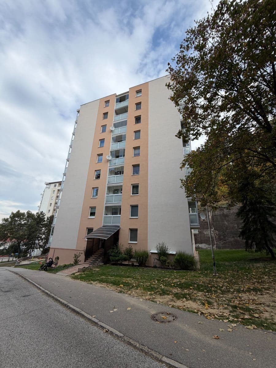 Predaj bytu 3-izbový 77 m², Horný Šianec, Trenčín, Trenčiansky kraj Predaj bytu 3-izbový 77 m², Horný Šianec, Trenčín, Trenčiansky kraj