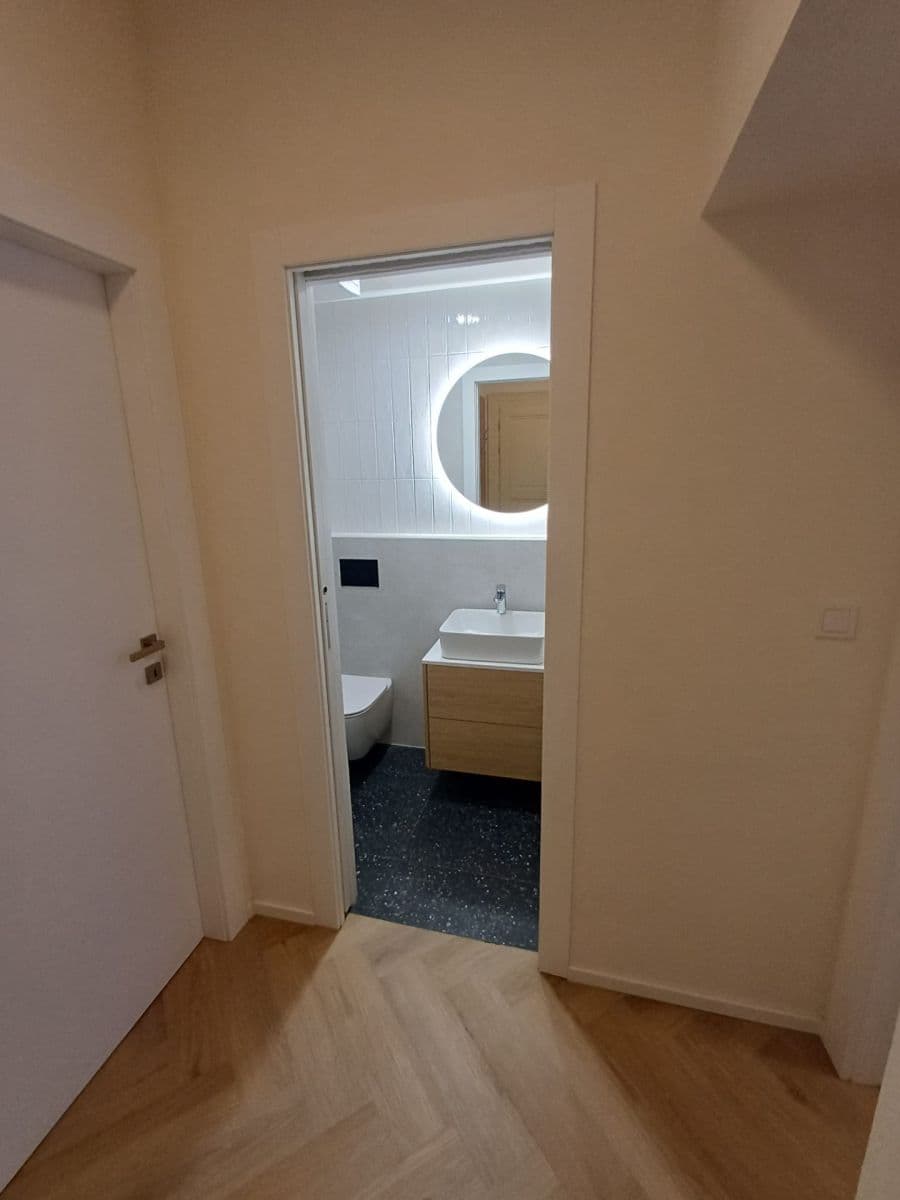 Prenájom bytu 2-izbový 40 m², Bořivojova, Praha, Praha Prenájom bytu 2-izbový 40 m², Bořivojova, Praha, Praha