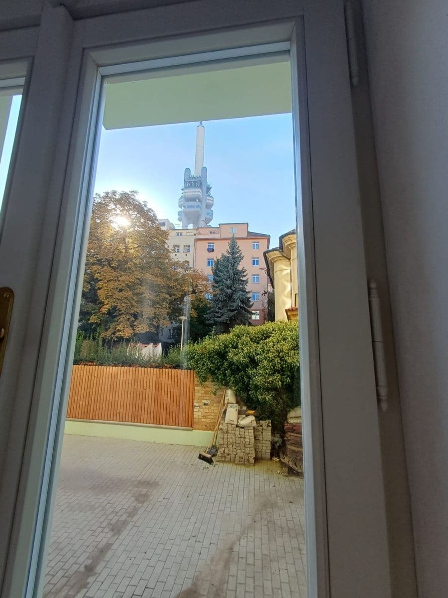 Prenájom bytu 2-izbový 40 m², Bořivojova, Praha, Praha Prenájom bytu 2-izbový 40 m², Bořivojova, Praha, Praha