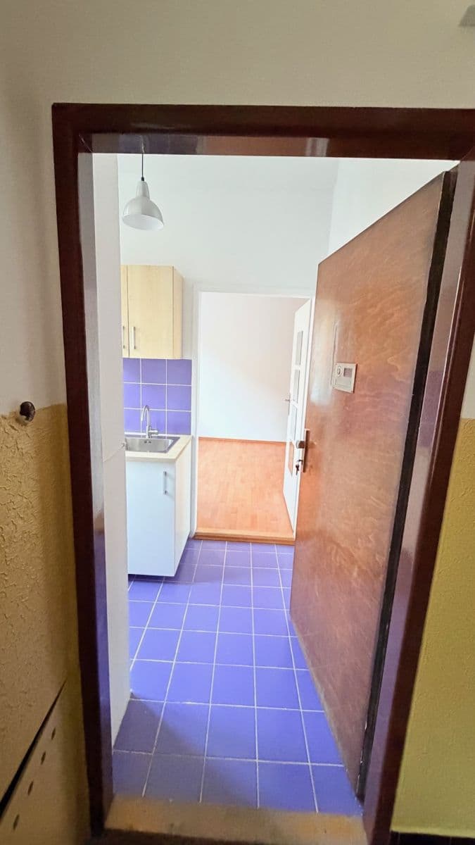 Prenájom bytu Garsoniéra 24 m², Ostrovského, Praha, Praha Prenájom bytu Garsoniéra 24 m², Ostrovského, Praha, Praha