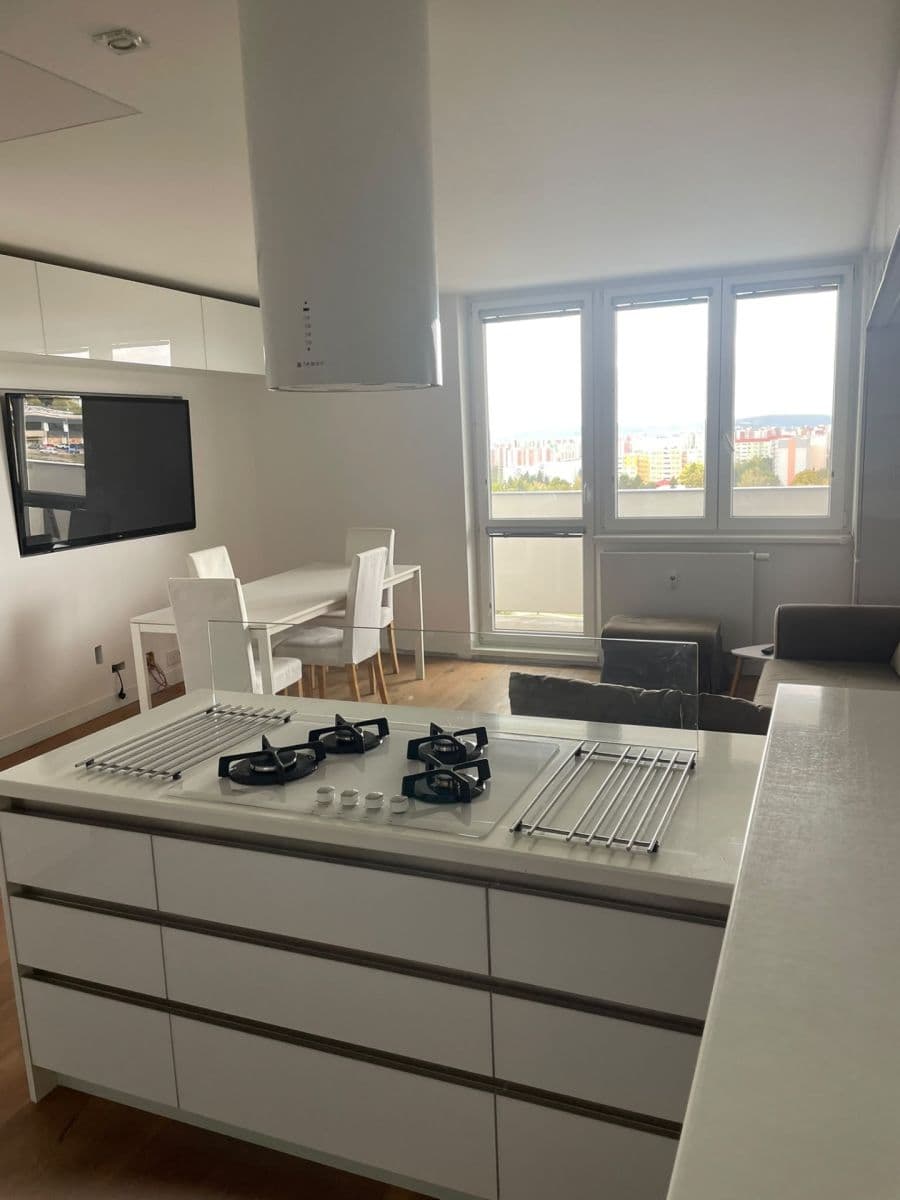 Prenájom bytu 3-izbový 70 m², Konradova, Brno, Jihomoravský kraj Prenájom bytu 3-izbový 70 m², Konradova, Brno, Jihomoravský kraj