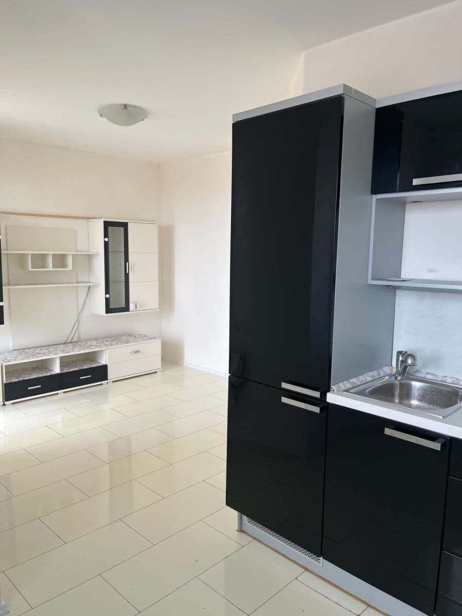 Prenájom bytu 2-izbový 53 m², V Honech, Klecany, Středočeský kraj Prenájom bytu 2-izbový 53 m², V Honech, Klecany, Středočeský kraj