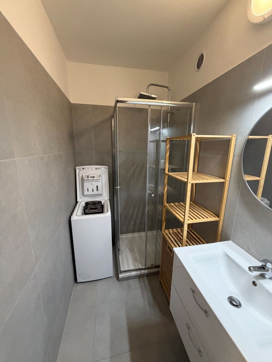Prenájom bytu 2-izbový 43 m², Frýdlantská, Praha, Praha Prenájom bytu 2-izbový 43 m², Frýdlantská, Praha, Praha