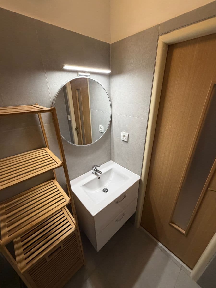 Prenájom bytu 2-izbový 43 m², Frýdlantská, Praha, Praha Prenájom bytu 2-izbový 43 m², Frýdlantská, Praha, Praha