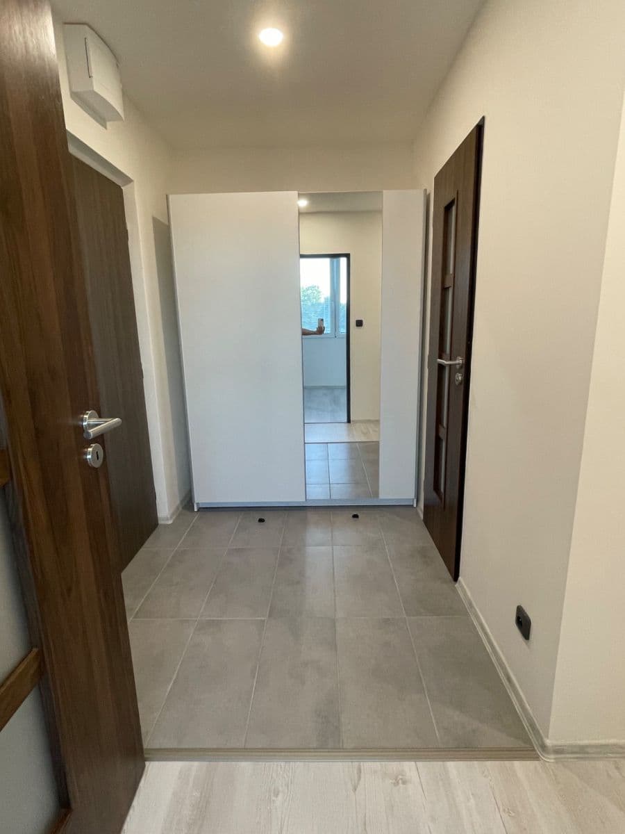 Predaj bytu 2-izbový 34 m², Americká, Kladno, Středočeský kraj Predaj bytu 2-izbový 34 m², Americká, Kladno, Středočeský kraj