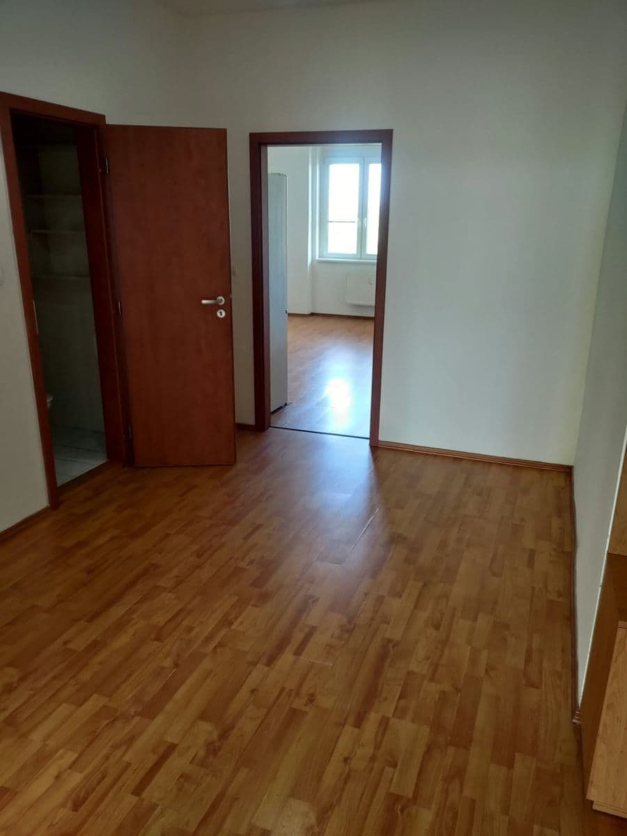 Prenájom bytu 3-izbový 74 m², Jihlavská, Praha, Praha Prenájom bytu 3-izbový 74 m², Jihlavská, Praha, Praha