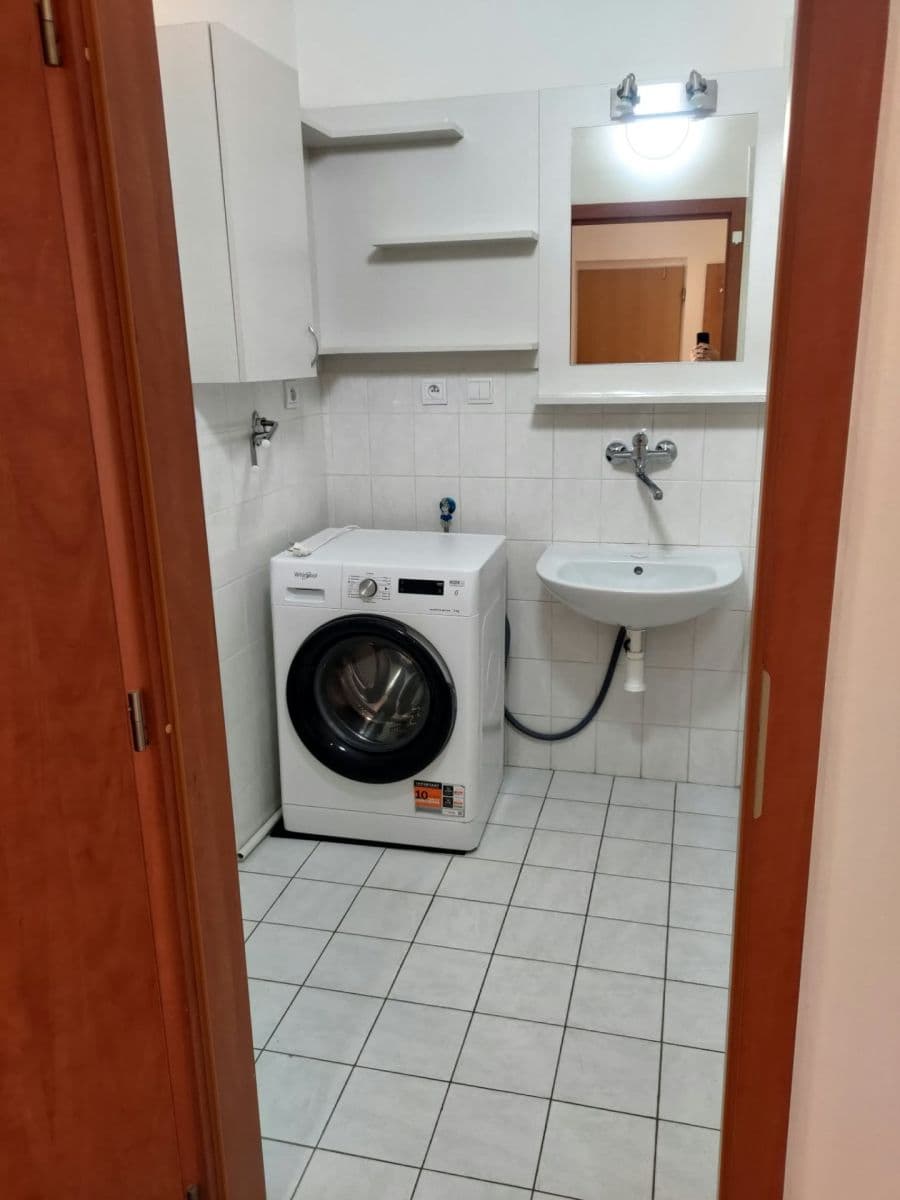 Prenájom bytu 3-izbový 74 m², Jihlavská, Praha, Praha Prenájom bytu 3-izbový 74 m², Jihlavská, Praha, Praha