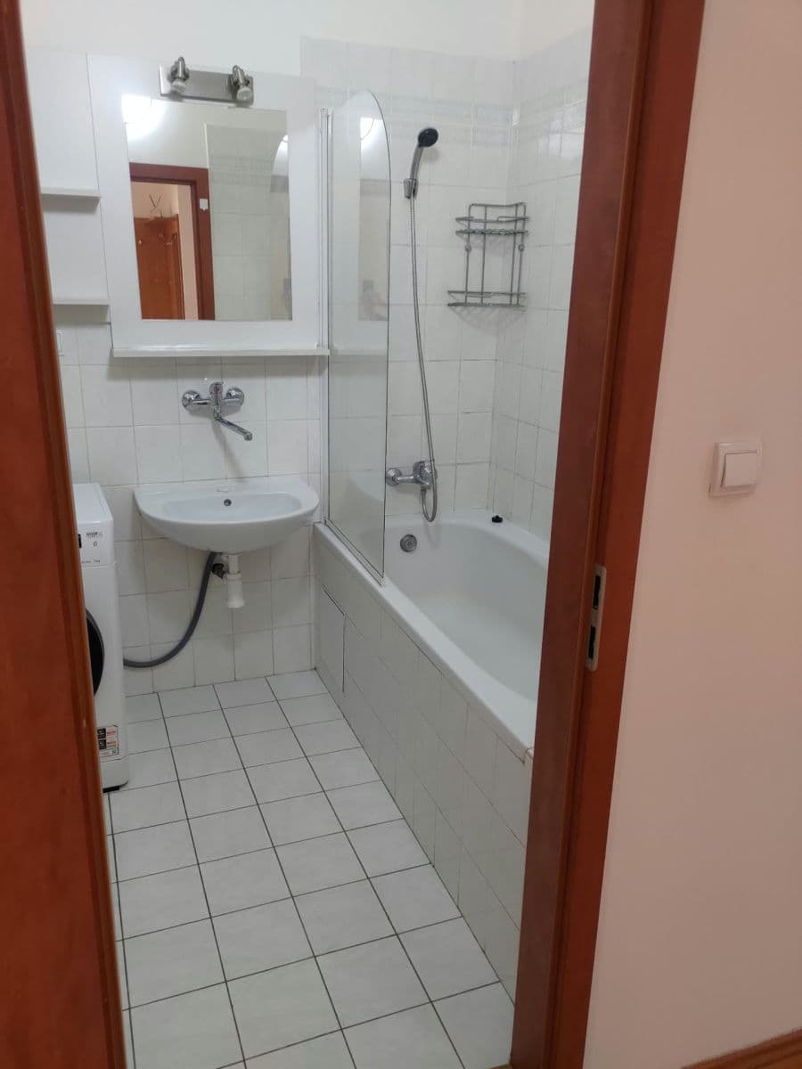 Prenájom bytu 3-izbový 74 m², Jihlavská, Praha, Praha Prenájom bytu 3-izbový 74 m², Jihlavská, Praha, Praha